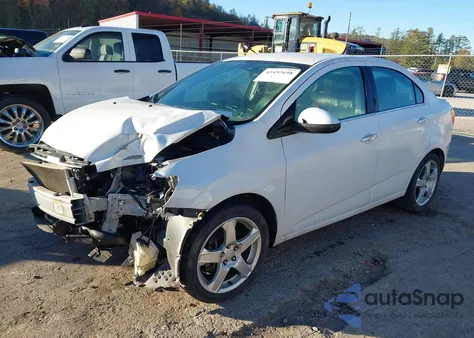 2014 Chevrolet Sonic Ltz Auto z USA, uszkodzony, nr VIN 1G1JE5SB5E4227873